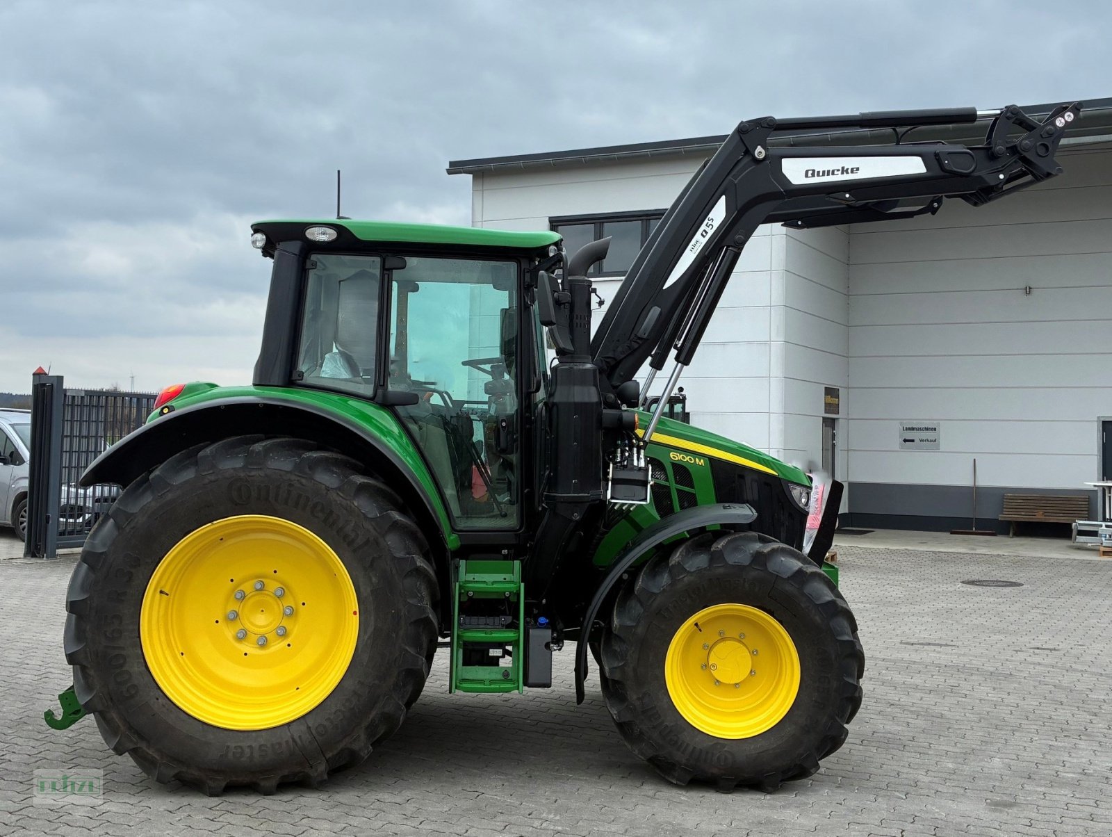 Traktor типа John Deere 6100M, Gebrauchtmaschine в Bruckmühl (Фотография 3)