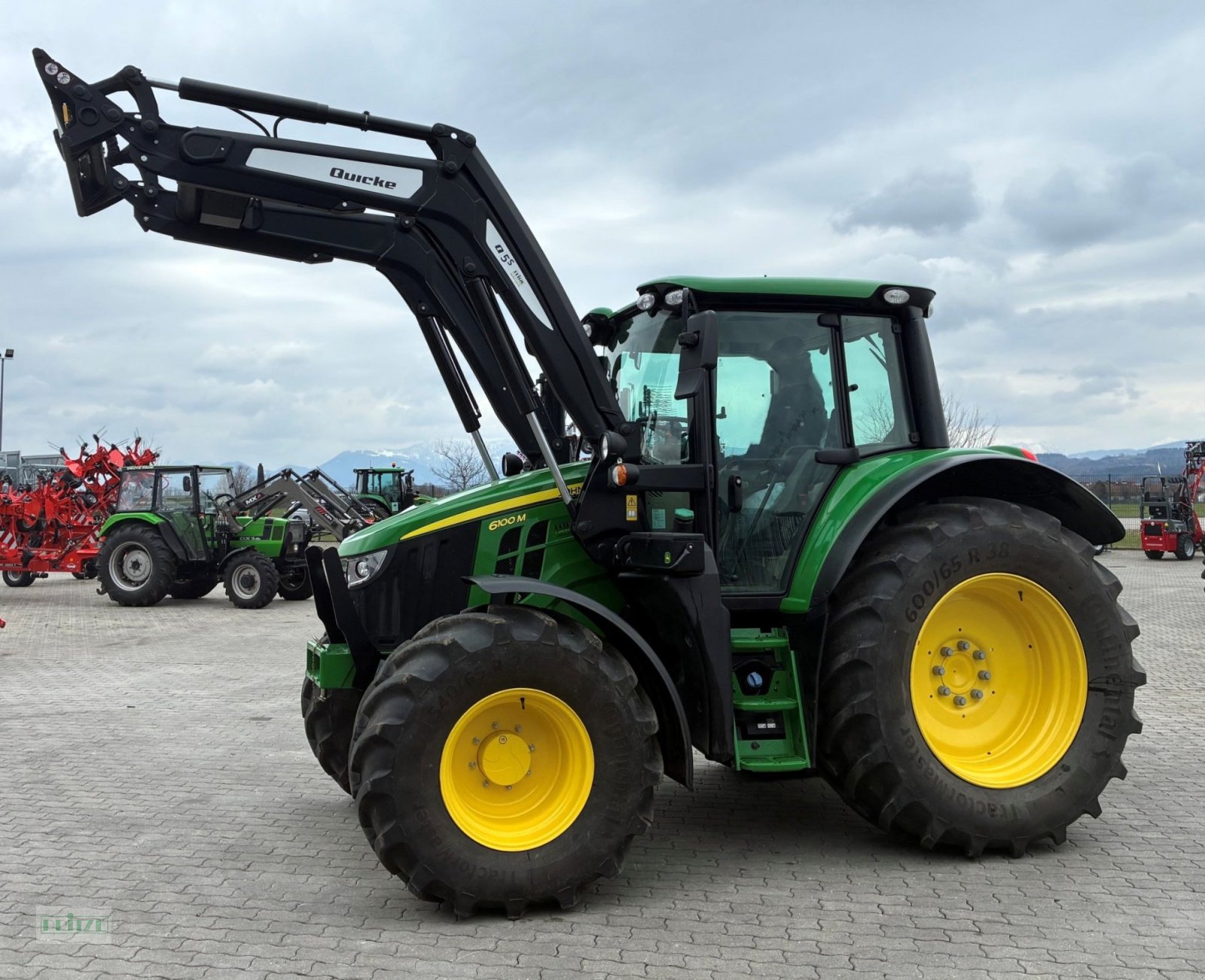 Traktor типа John Deere 6100M, Gebrauchtmaschine в Bruckmühl (Фотография 4)