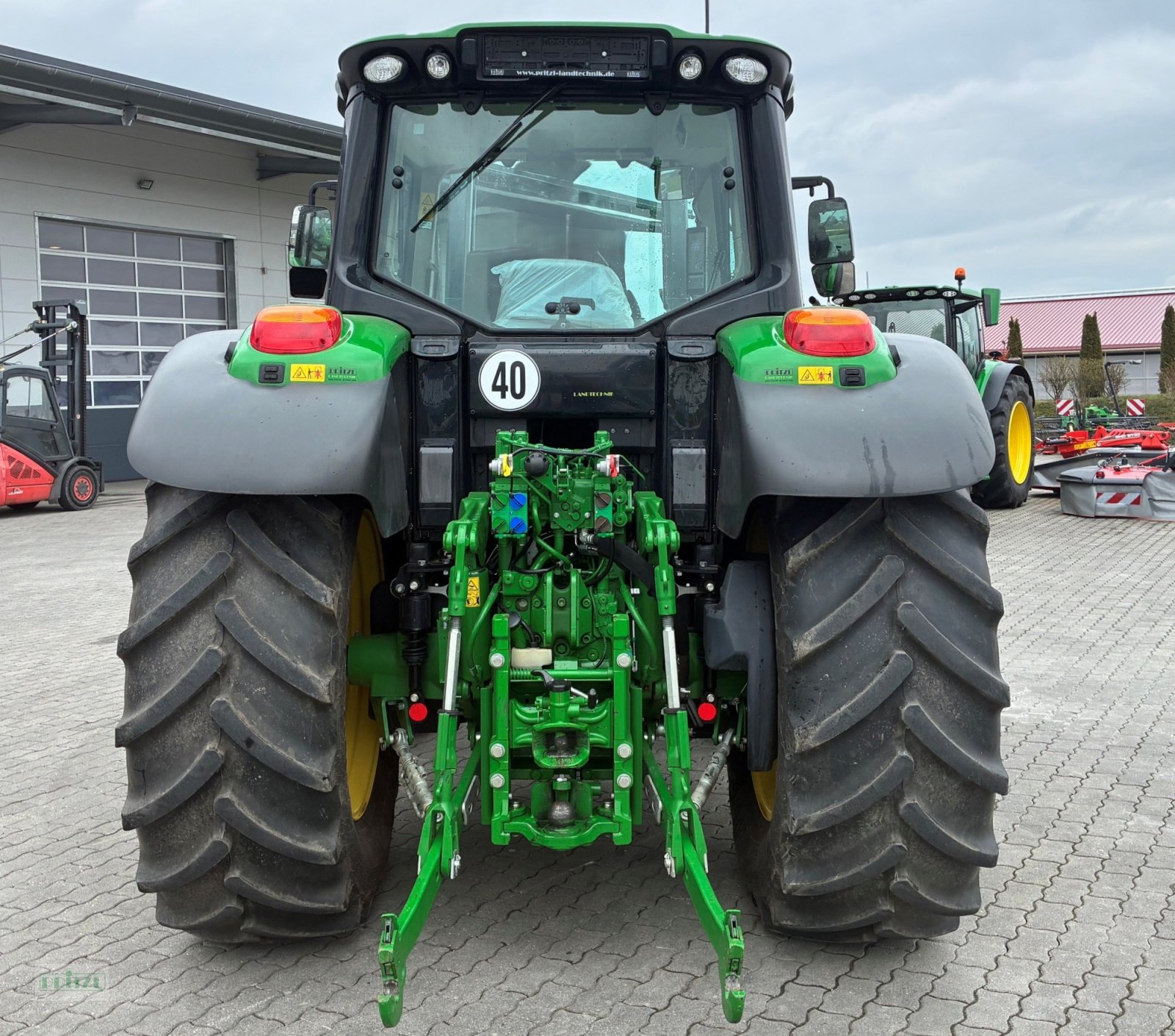 Traktor типа John Deere 6100M, Gebrauchtmaschine в Bruckmühl (Фотография 6)