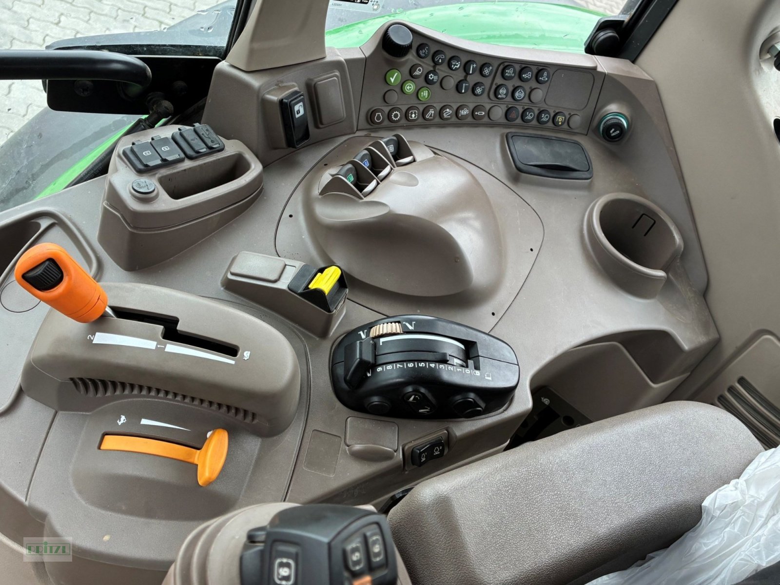 Traktor типа John Deere 6100M, Gebrauchtmaschine в Bruckmühl (Фотография 7)