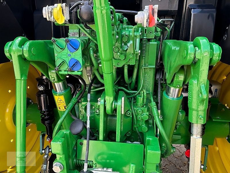 Traktor типа John Deere 6100M, Gebrauchtmaschine в Rubenow OT Groß Ernsthof (Фотография 11)