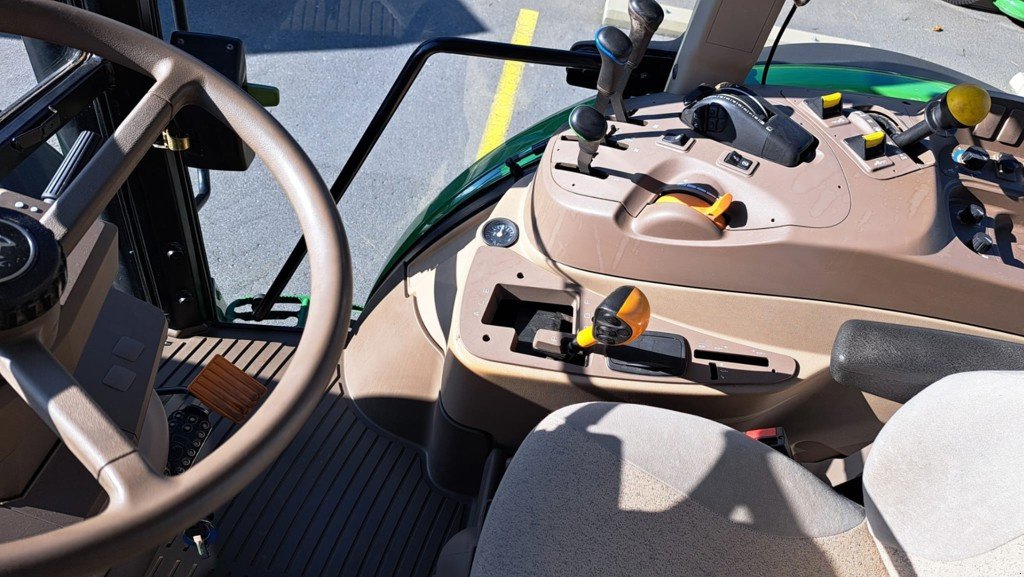 Traktor типа John Deere 6100RC, Gebrauchtmaschine в Landquart (Фотография 5)