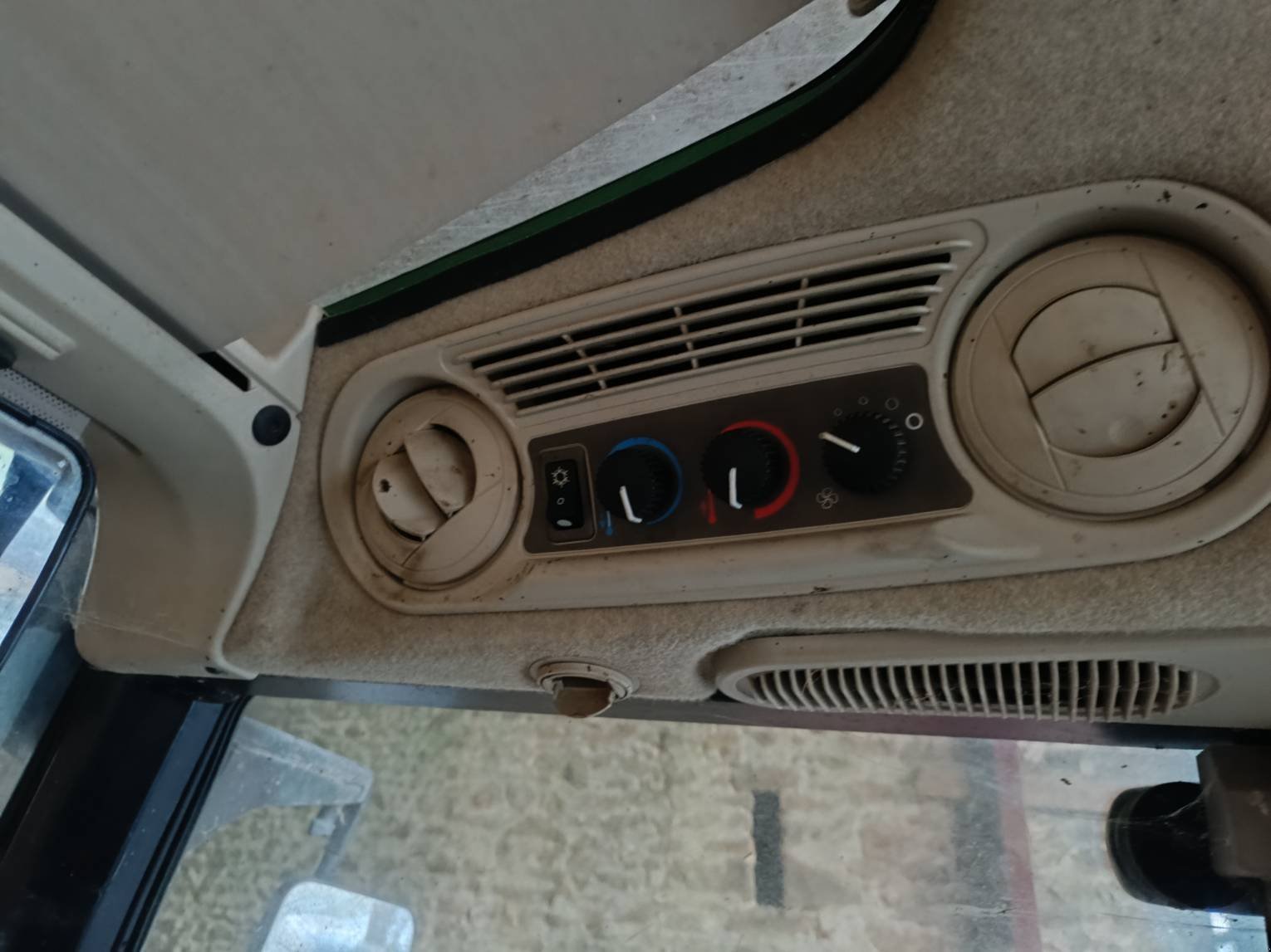 Traktor typu John Deere 6105 mc, Gebrauchtmaschine v Le Horps (Obrázek 3)