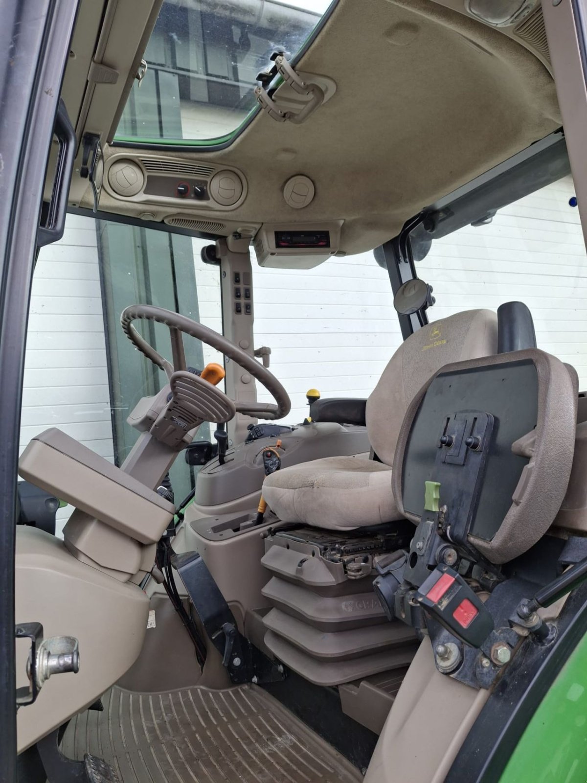 Traktor типа John Deere 6105MC, Gebrauchtmaschine в Witte paarden (Фотография 9)