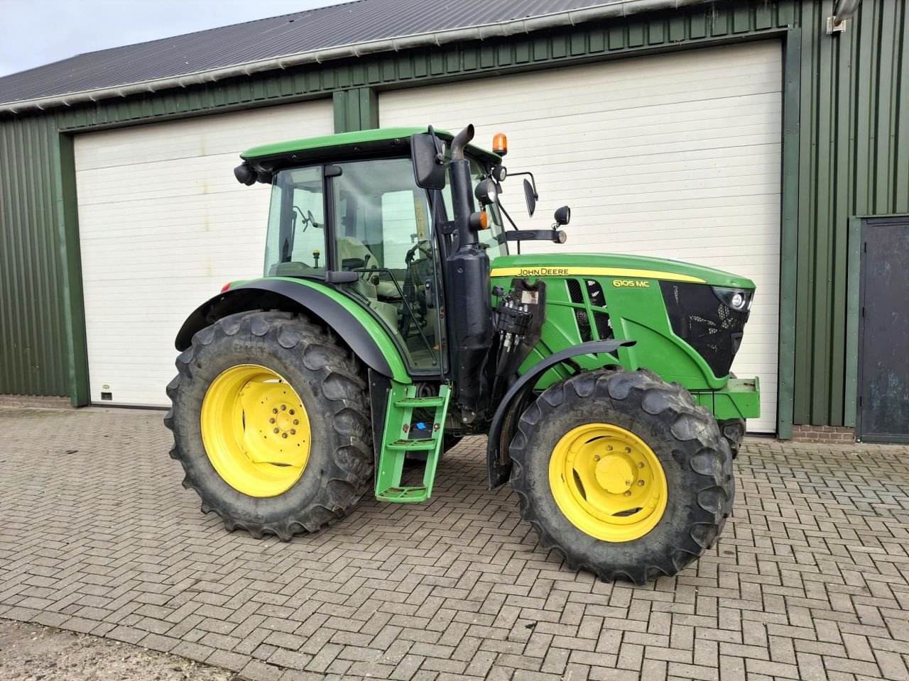 Traktor типа John Deere 6105MC, Gebrauchtmaschine в Witte paarden (Фотография 2)