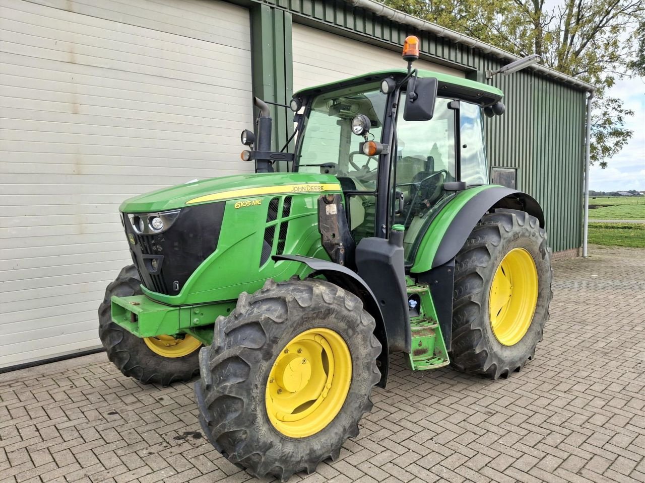 Traktor типа John Deere 6105MC, Gebrauchtmaschine в Witte paarden (Фотография 5)