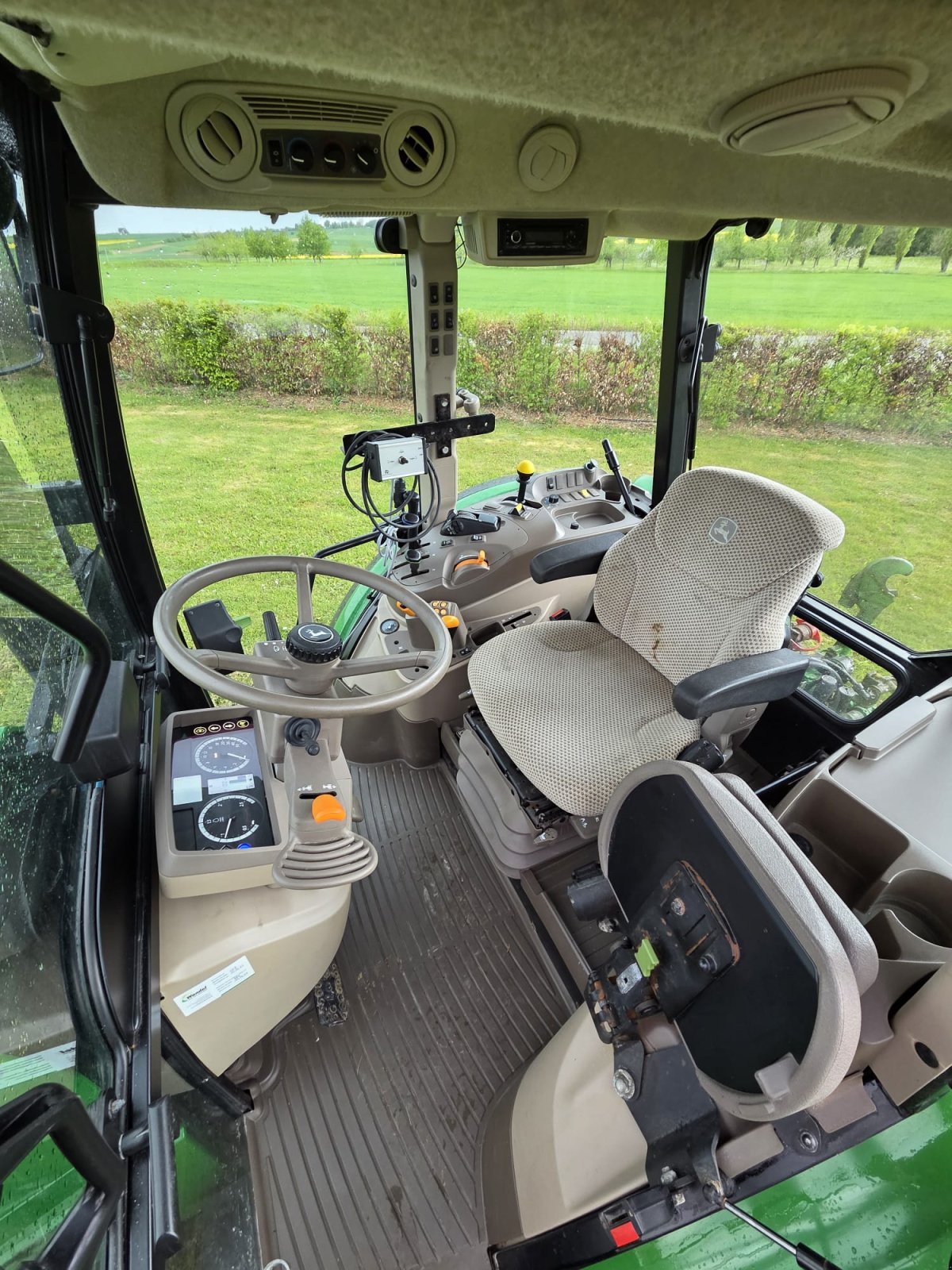 Traktor от тип John Deere 6105RC, Gebrauchtmaschine в Herrenberg (Снимка 5)