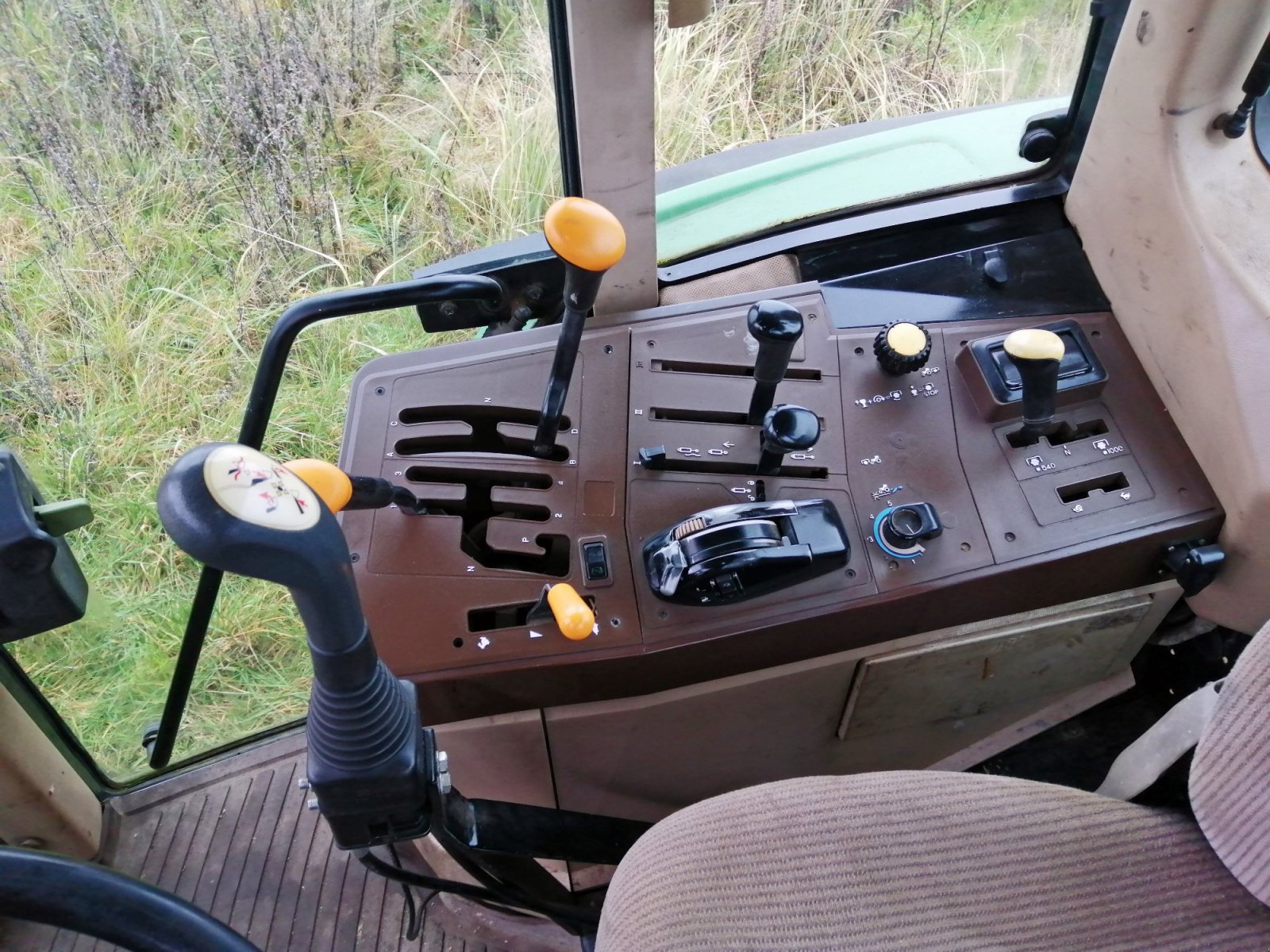 Traktor типа John Deere 6110 Frontlader+Druckluft, Gebrauchtmaschine в Mittelsdorf (Фотография 8)