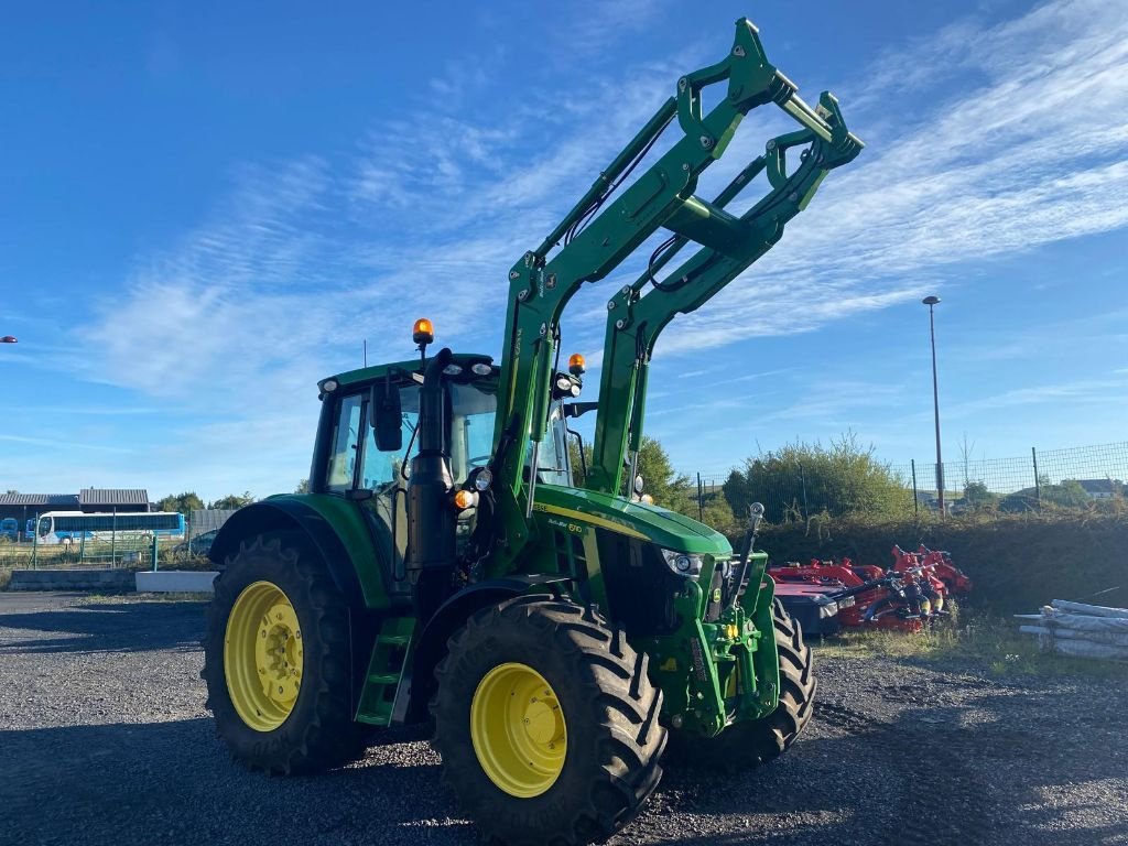 Traktor of the type John Deere 6110 M COMMAND QUAD +, Gebrauchtmaschine in MAURIAC (Picture 2)