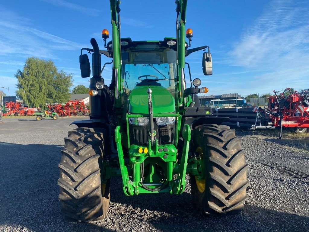 Traktor of the type John Deere 6110 M COMMAND QUAD +, Gebrauchtmaschine in MAURIAC (Picture 3)