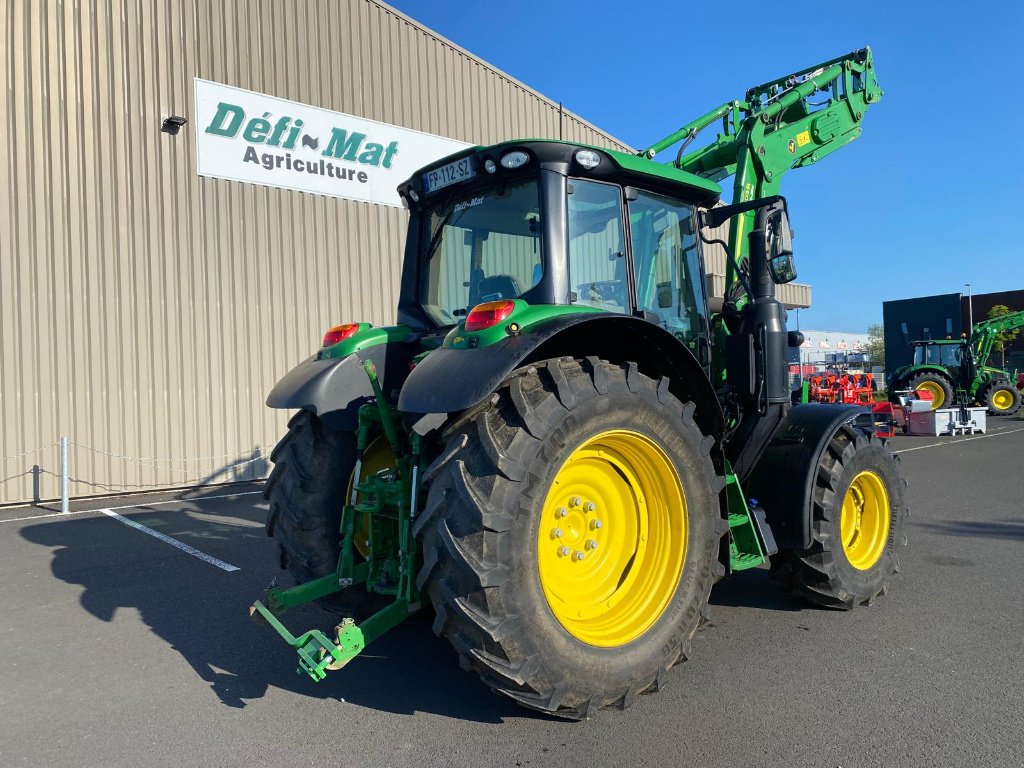 Traktor от тип John Deere 6110 M COMMAND QUAD, Gebrauchtmaschine в SAINT FLOUR (Снимка 4)