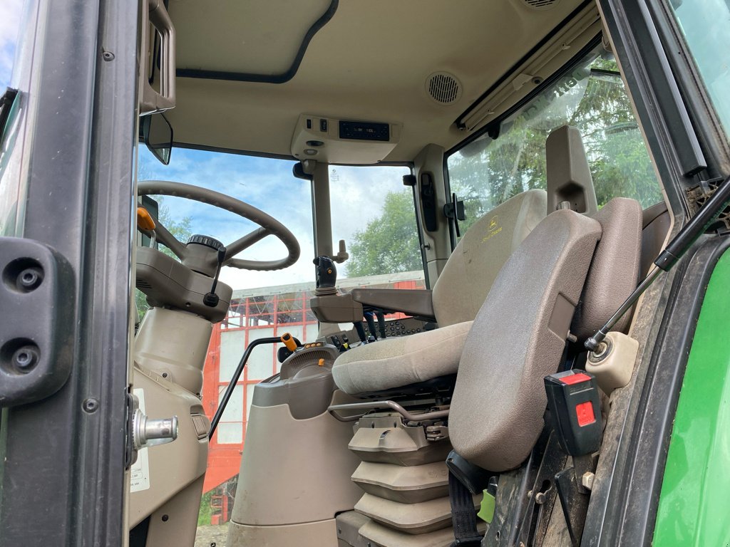 Traktor от тип John Deere 6110 M COMMAND QUAD, Gebrauchtmaschine в SAINT FLOUR (Снимка 10)