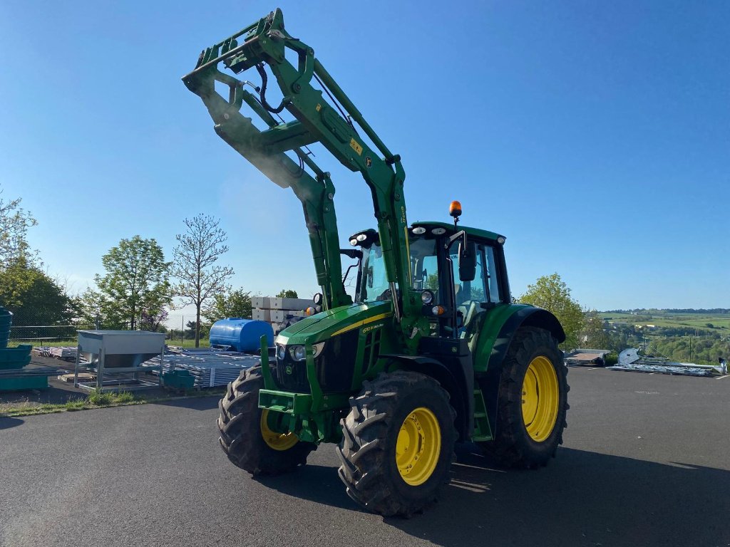 Traktor типа John Deere 6110 M COMMAND QUAD, Gebrauchtmaschine в SAINT FLOUR (Фотография 2)