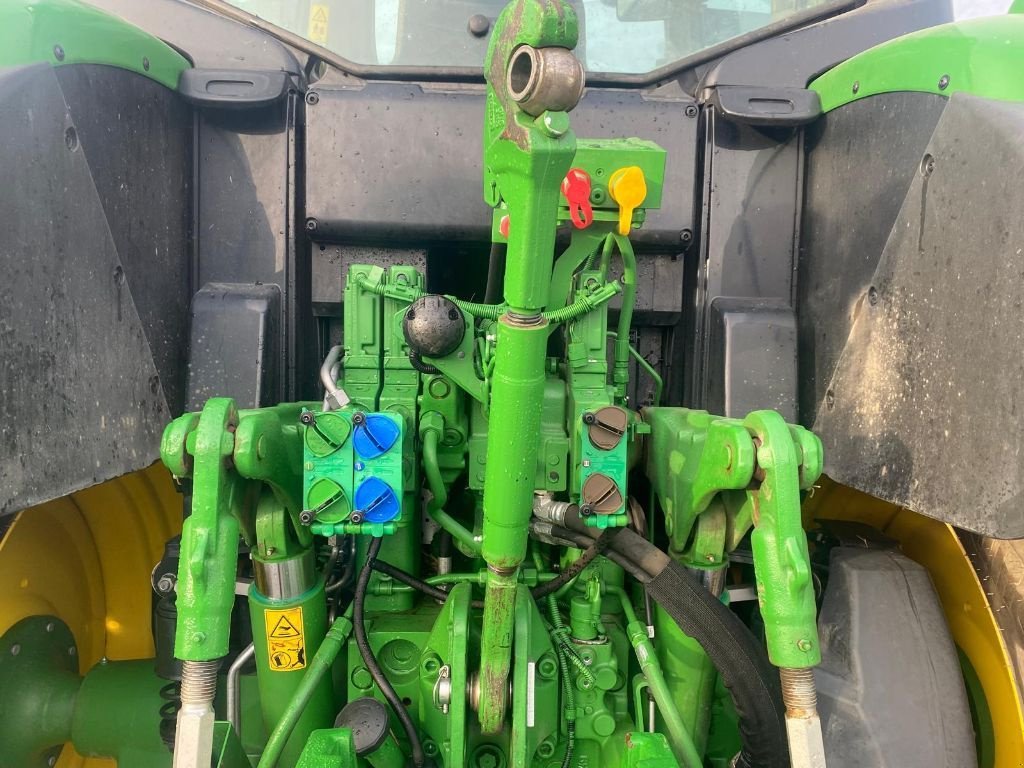 Traktor des Typs John Deere 6110 M POWERQUAD +, Gebrauchtmaschine in GUERET (Bild 10)