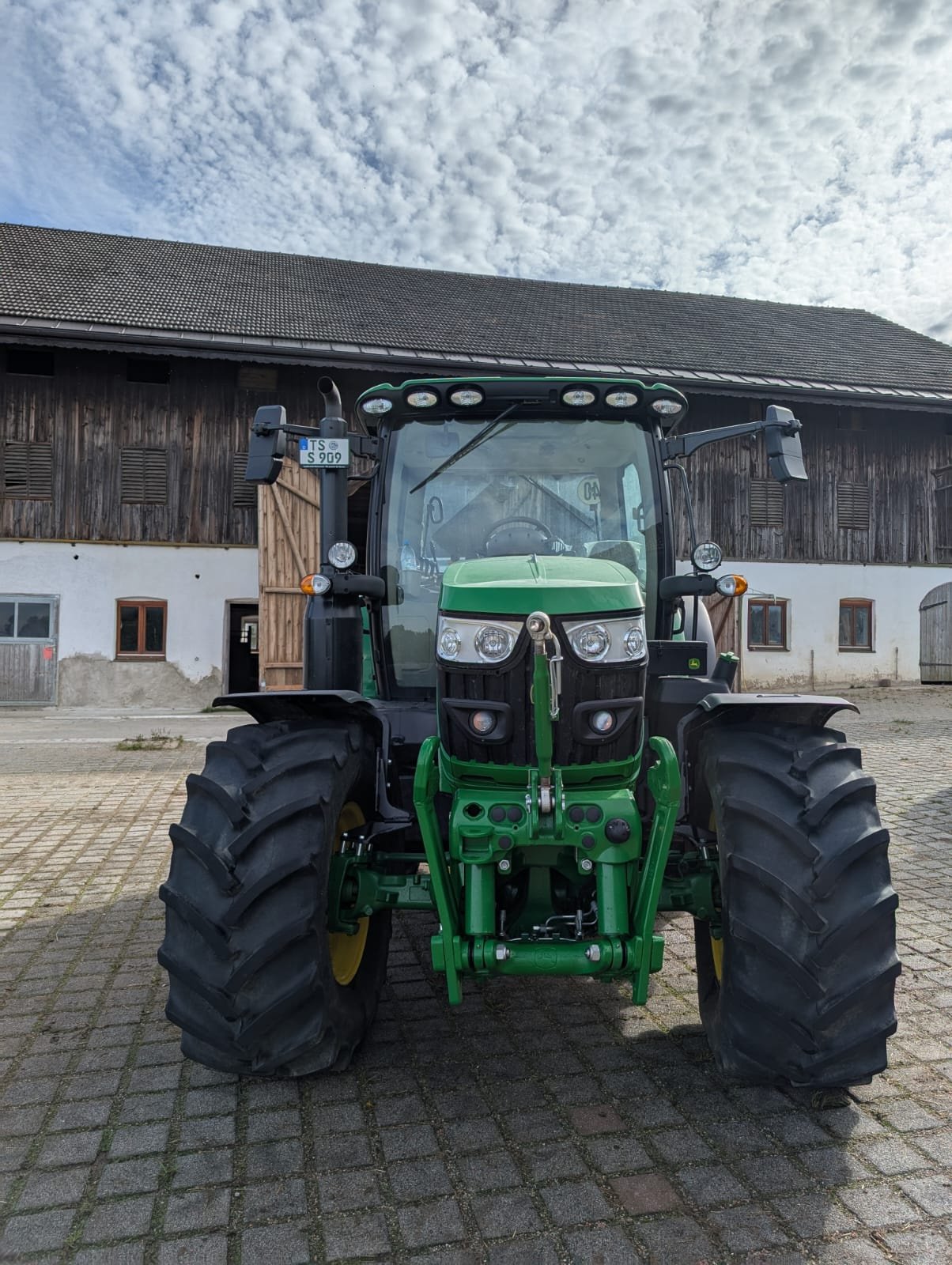 Traktor типа John Deere 6110 Premium, Gebrauchtmaschine в Trostberg (Фотография 2)