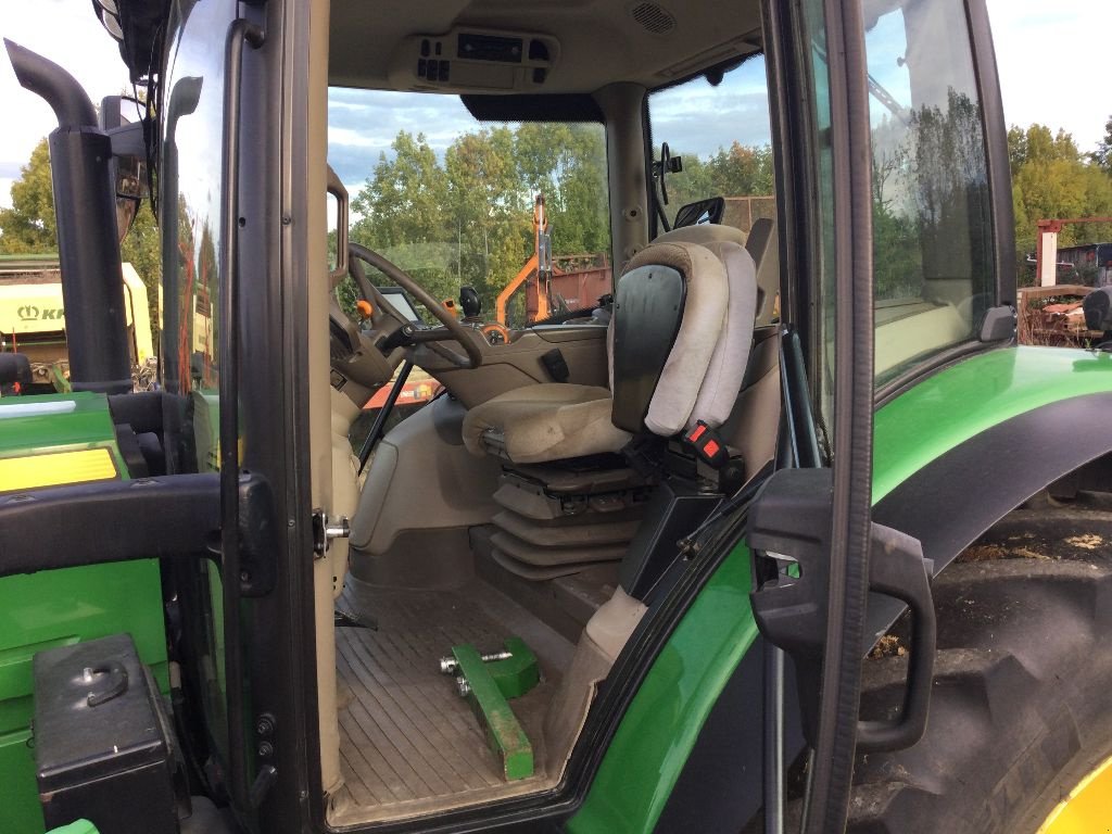 Traktor van het type John Deere 6110 R PREMIUM, Gebrauchtmaschine in RODEZ (Foto 5)