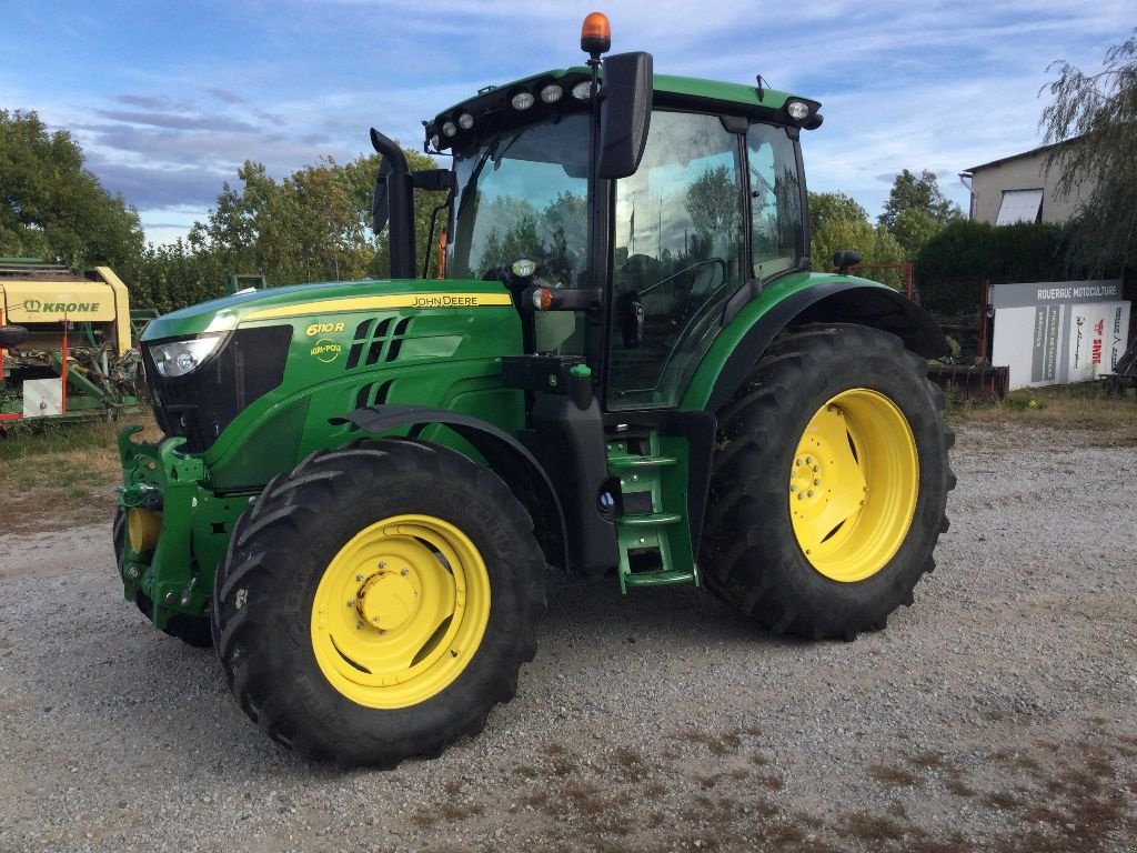 Traktor van het type John Deere 6110 R PREMIUM, Gebrauchtmaschine in RODEZ (Foto 1)