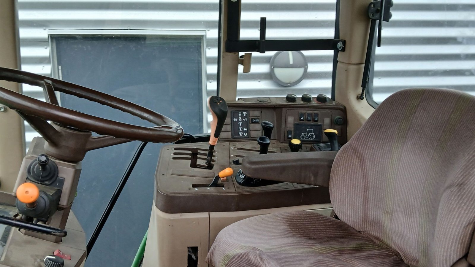 Traktor от тип John Deere 6110, Gebrauchtmaschine в Horsens (Снимка 14)