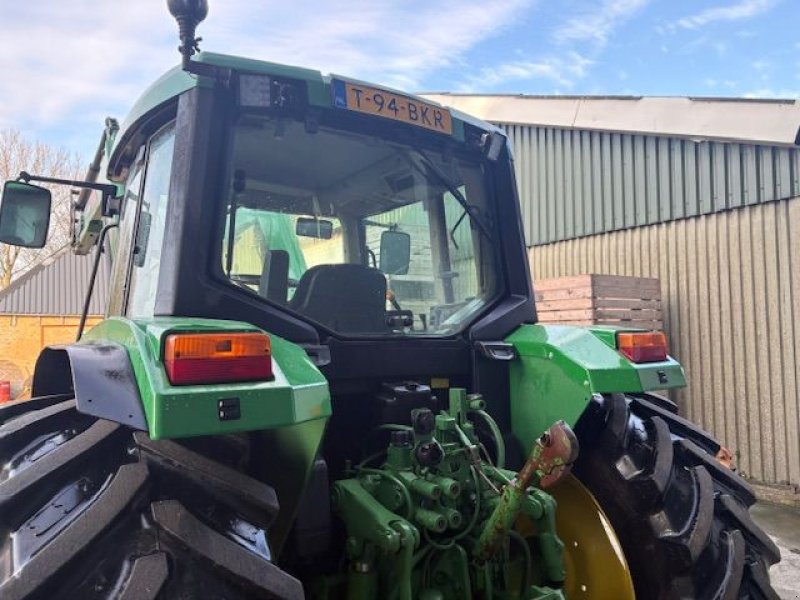 Traktor от тип John Deere 6110, Gebrauchtmaschine в St. - Jacobiparochie (Снимка 9)