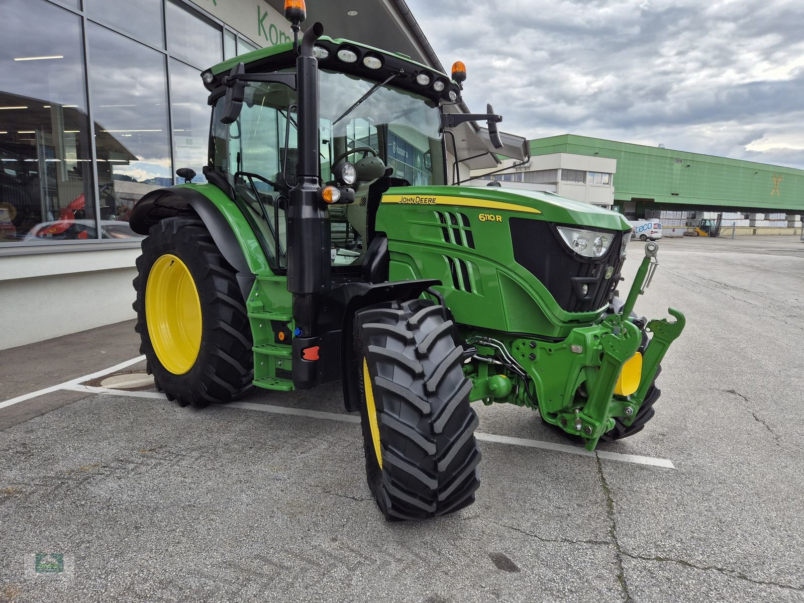 Traktor типа John Deere 6110, Gebrauchtmaschine в Klagenfurt (Фотография 1)