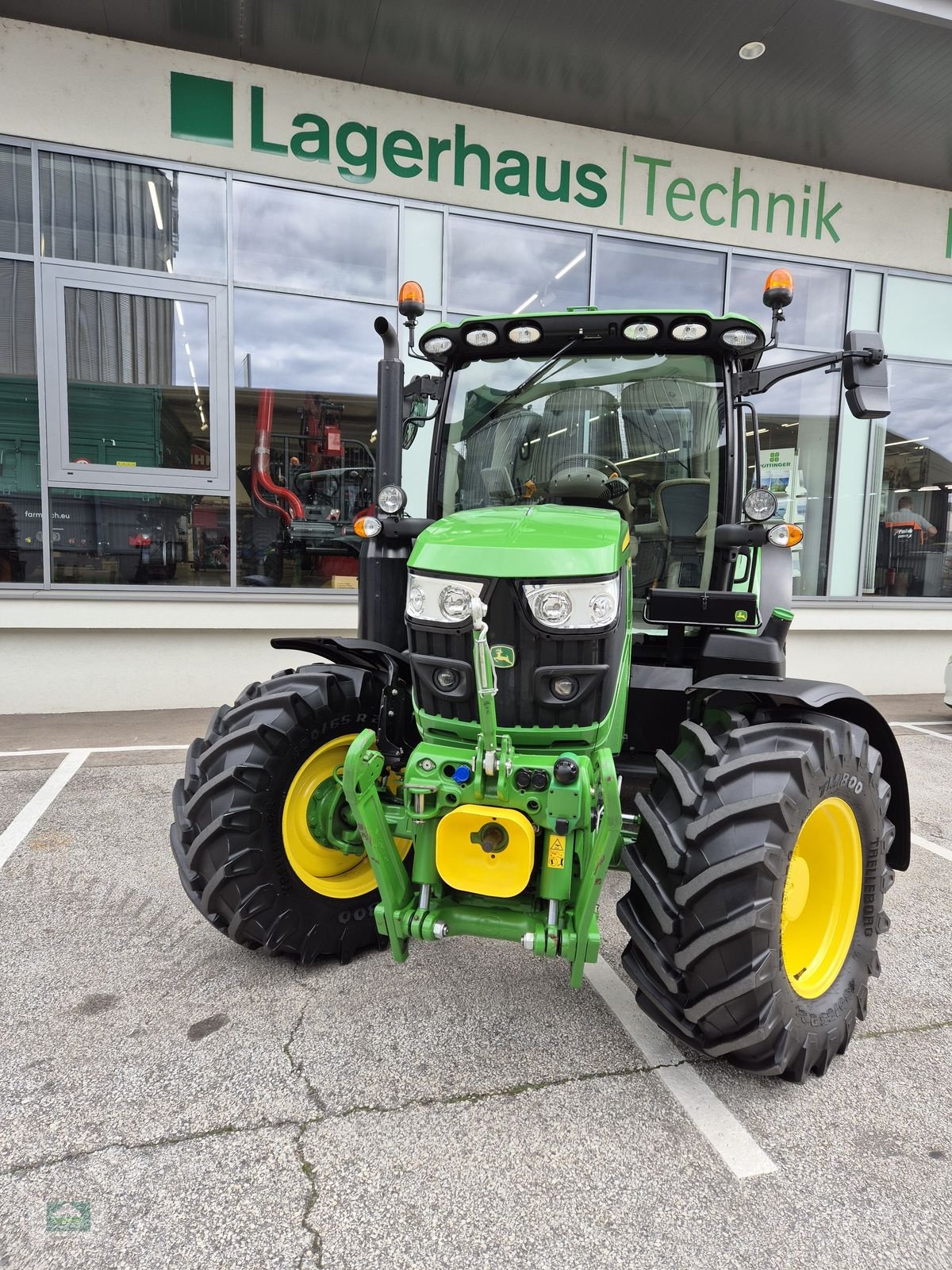 Traktor типа John Deere 6110, Gebrauchtmaschine в Klagenfurt (Фотография 10)
