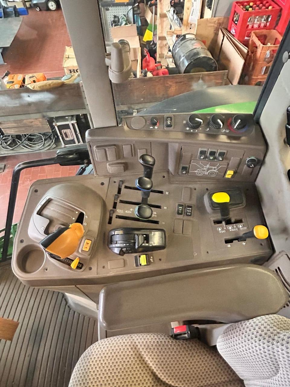 Traktor typu John Deere 6110M Superkriechgang, Gebrauchtmaschine v Niederkirchen (Obrázek 4)