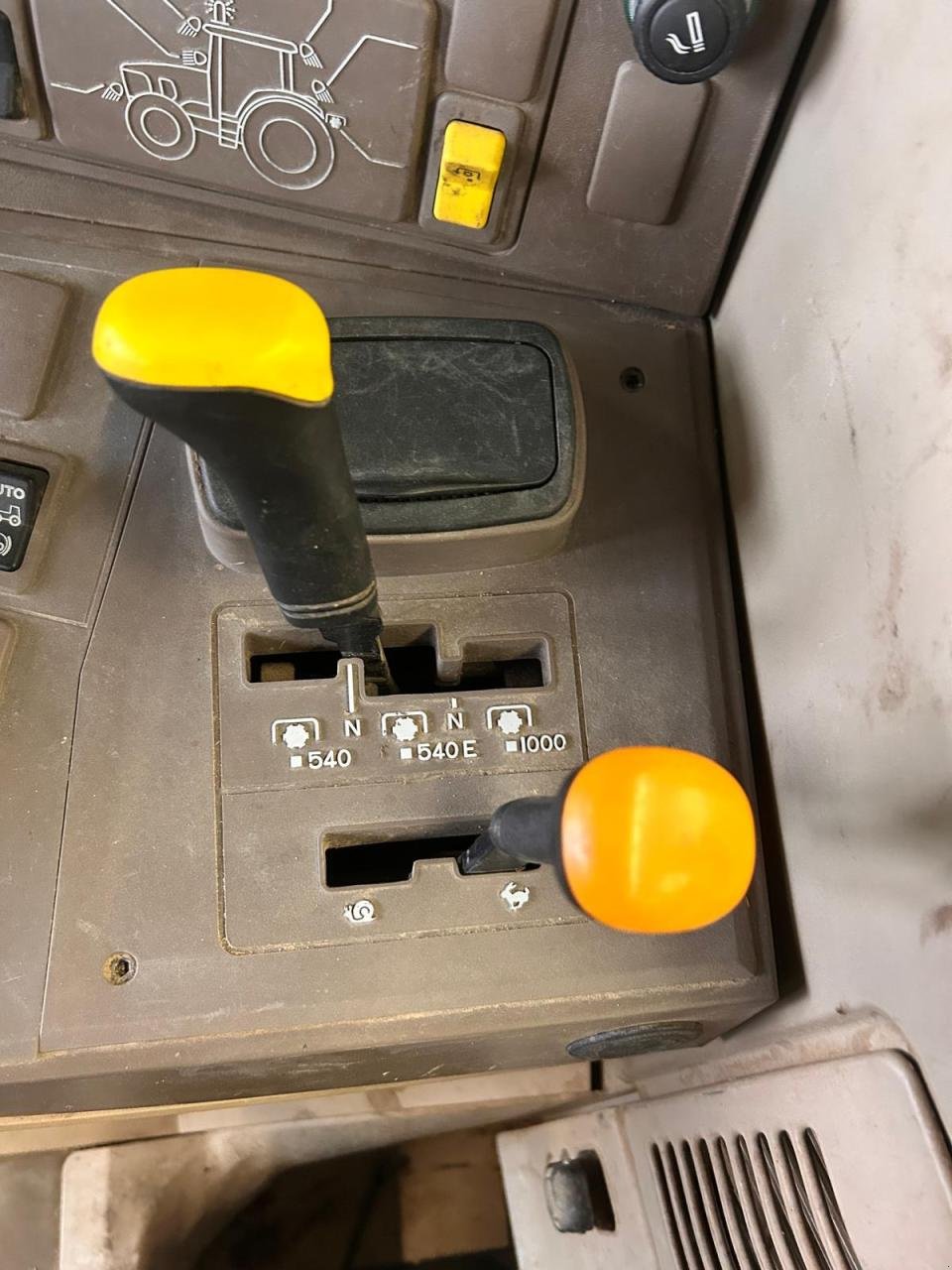 Traktor typu John Deere 6110M Superkriechgang, Gebrauchtmaschine v Niederkirchen (Obrázek 7)