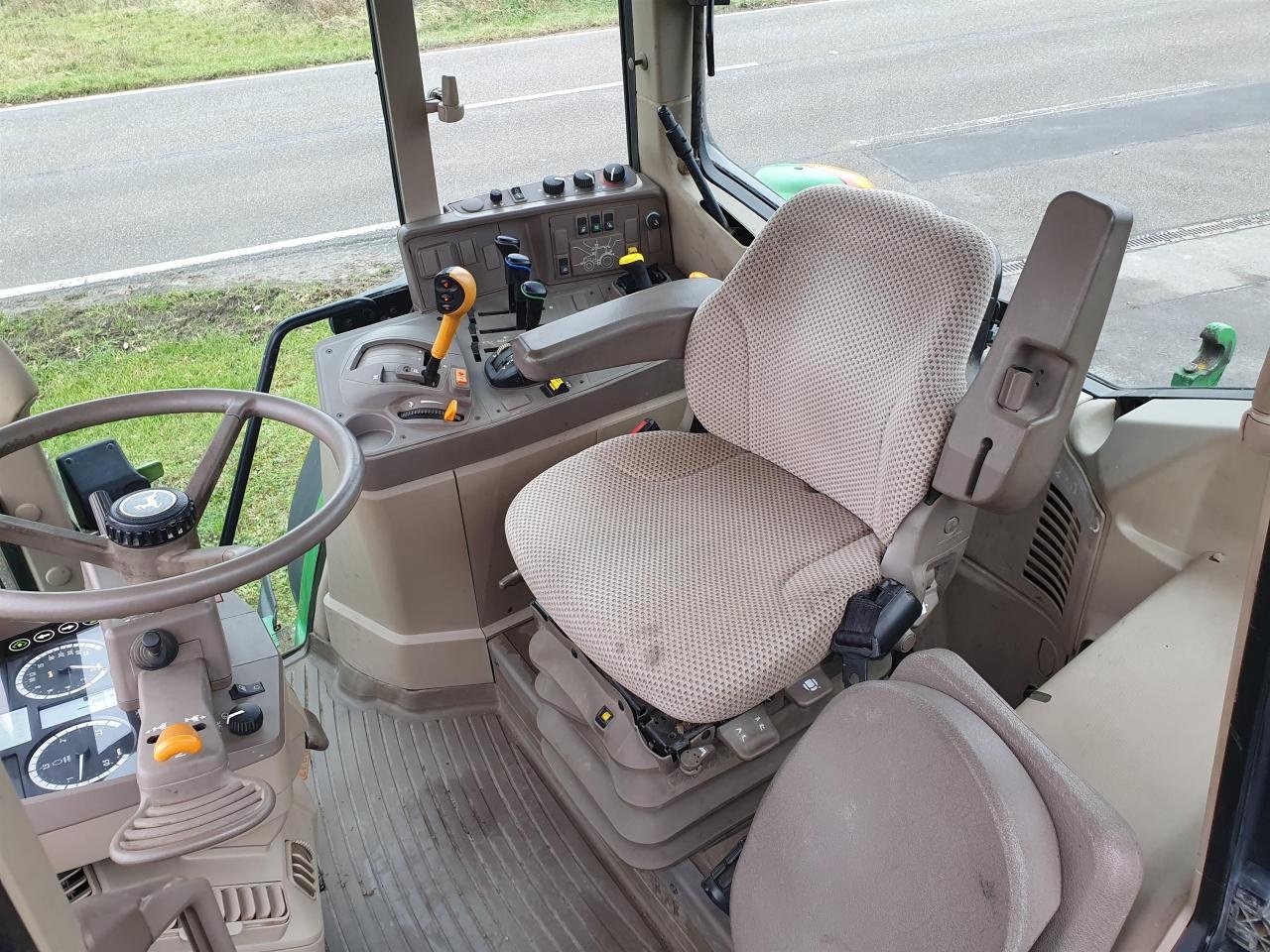 Traktor des Typs John Deere 6110M Superkriechgang, Gebrauchtmaschine in Niederkirchen (Bild 11)