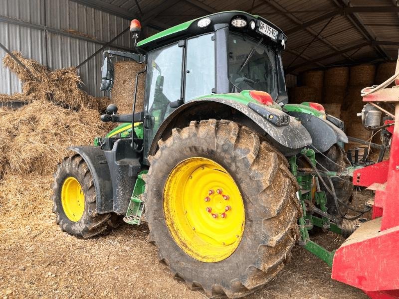 Traktor от тип John Deere 6110M, Gebrauchtmaschine в SAINT-GERMAIN DU PUY (Снимка 4)