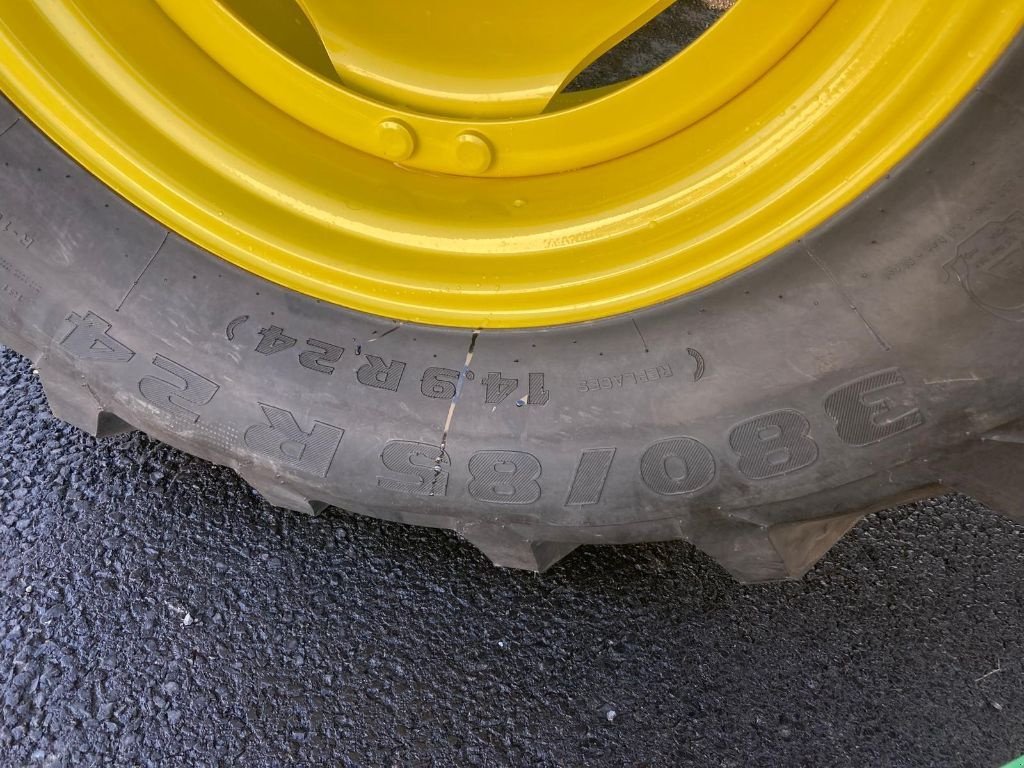 Traktor van het type John Deere 6110M, Gebrauchtmaschine in BRECEY (Foto 11)