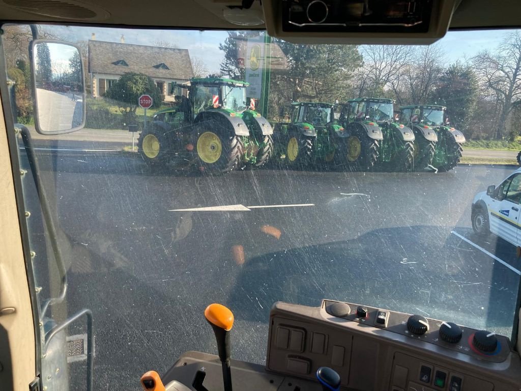 Traktor van het type John Deere 6110M, Gebrauchtmaschine in BRECEY (Foto 5)