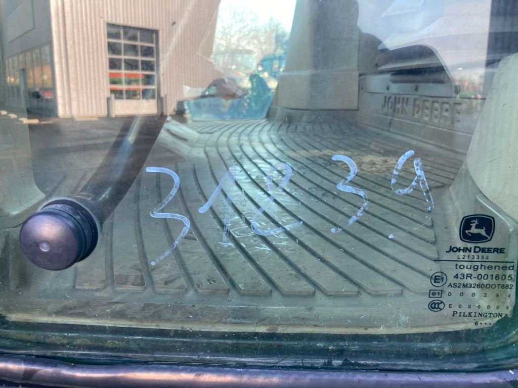 Traktor van het type John Deere 6110M, Gebrauchtmaschine in BRECEY (Foto 9)