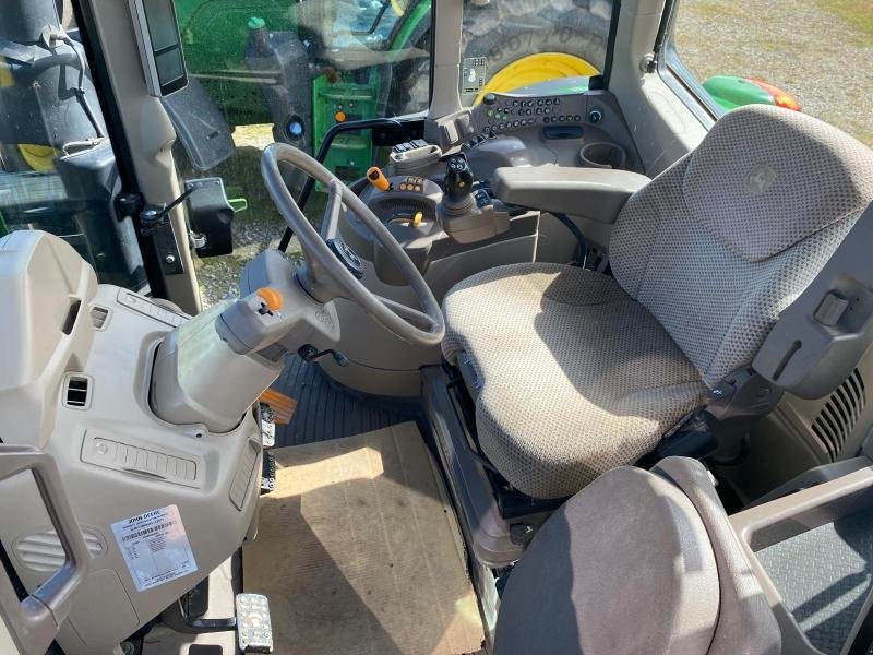 Traktor vrste John Deere 6110M, Gebrauchtmaschine v LE PONT CHRETIEN (Slika 9)