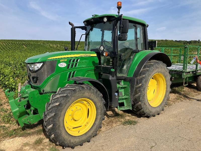 Traktor des Typs John Deere 6110M, Gebrauchtmaschine in VOUZIERS (Bild 1)