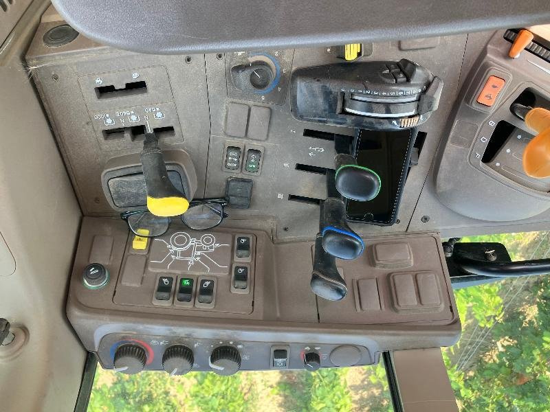 Traktor des Typs John Deere 6110M, Gebrauchtmaschine in VOUZIERS (Bild 7)