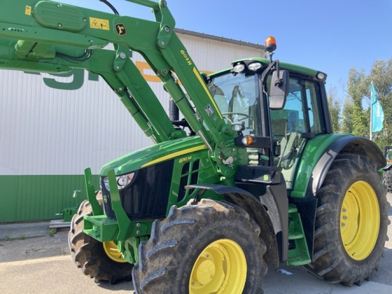 John Deere 6110M, Gebrauchtmaschine, Baujahr: 2013, Betriebsstunden / Hektar: 600 (Bild 1) Traktor des Typs John Deere 6110M, Gebrauchtmaschine in SAVIGNEUX (Bild 1)