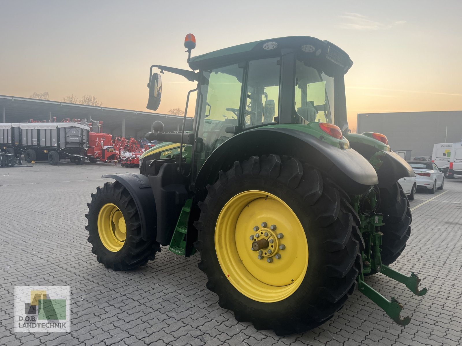 Traktor des Typs John Deere 6110M, Gebrauchtmaschine in Regensburg (Bild 3)