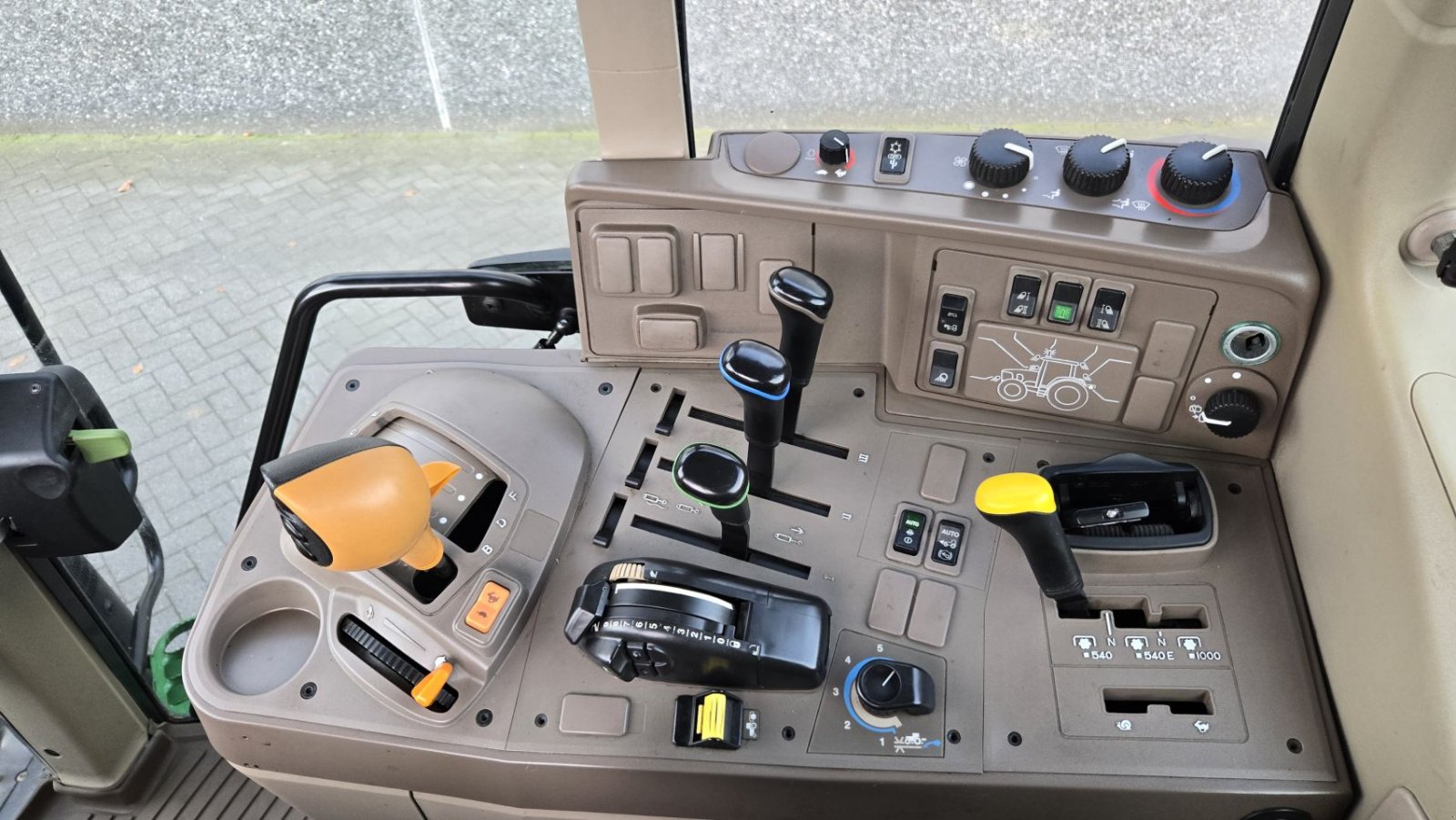 Traktor типа John Deere 6110M, Gebrauchtmaschine в Deurne (Фотография 5)