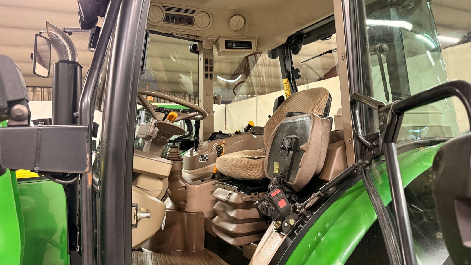 Traktor des Typs John Deere 6110MC, Gebrauchtmaschine in Ølen (Bild 13)