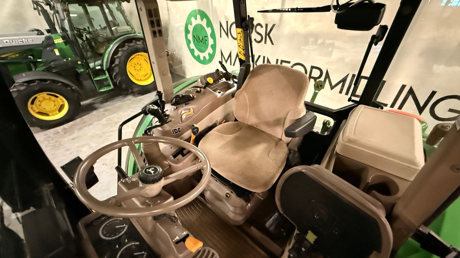 Traktor des Typs John Deere 6110MC, Gebrauchtmaschine in Ølen (Bild 14)