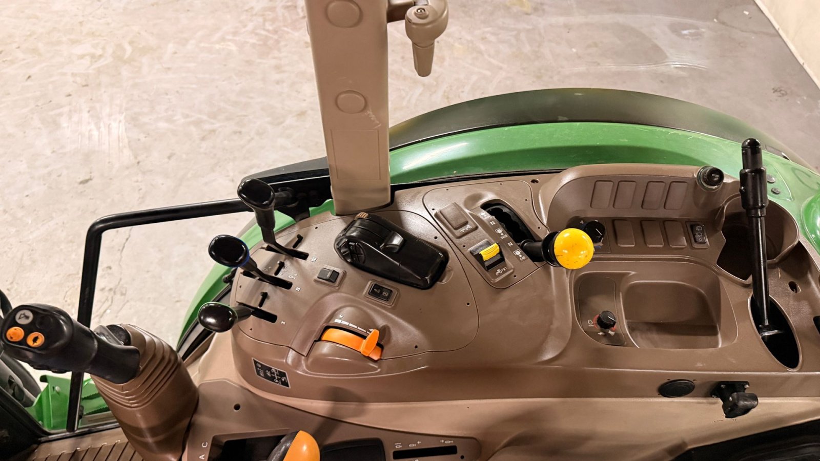 Traktor des Typs John Deere 6110MC, Gebrauchtmaschine in Ølen (Bild 15)