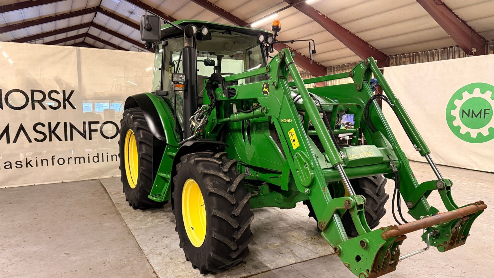 Traktor des Typs John Deere 6110MC, Gebrauchtmaschine in Ølen (Bild 8)