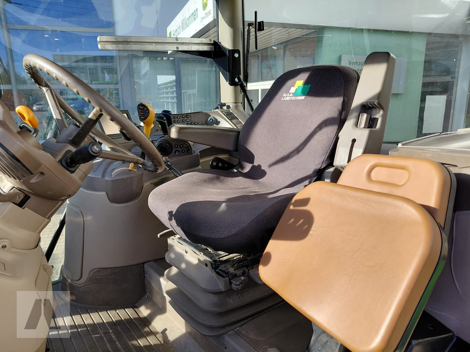 Traktor Türe ait John Deere 6110R 6110 R AutoQuad, Gebrauchtmaschine içinde Regensburg (resim 16)