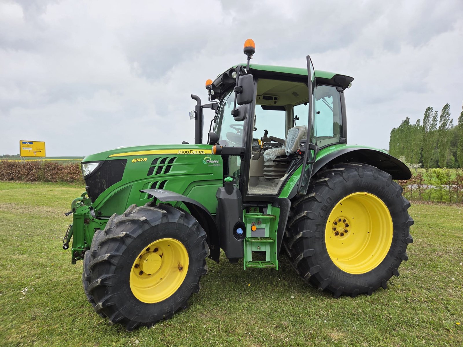 Traktor типа John Deere 6110R, Gebrauchtmaschine в Herrenberg (Фотография 1)