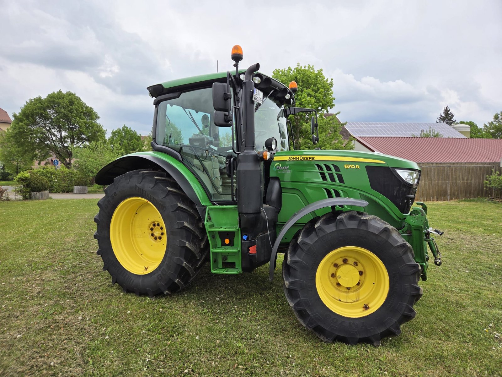 Traktor типа John Deere 6110R, Gebrauchtmaschine в Herrenberg (Фотография 2)