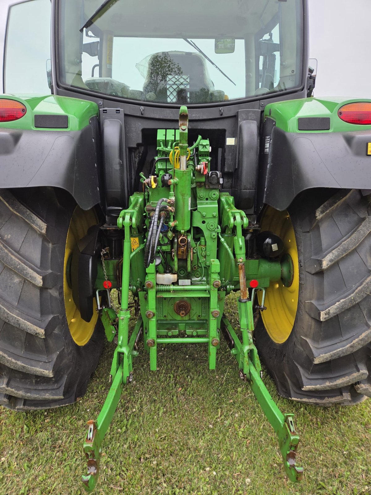 Traktor типа John Deere 6110R, Gebrauchtmaschine в Herrenberg (Фотография 4)