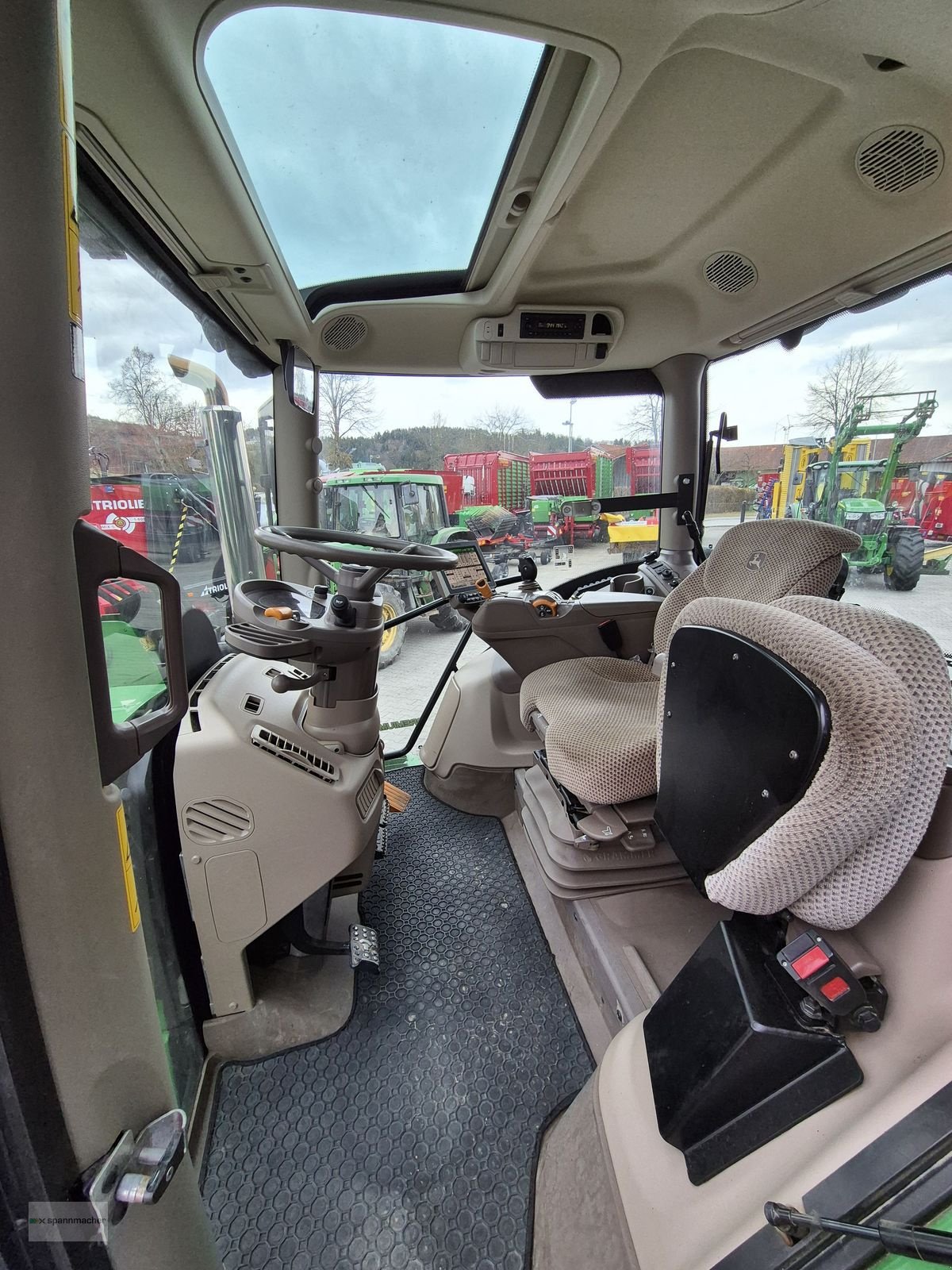 Traktor typu John Deere 6110R, Gebrauchtmaschine v Auerbach (Obrázek 14)