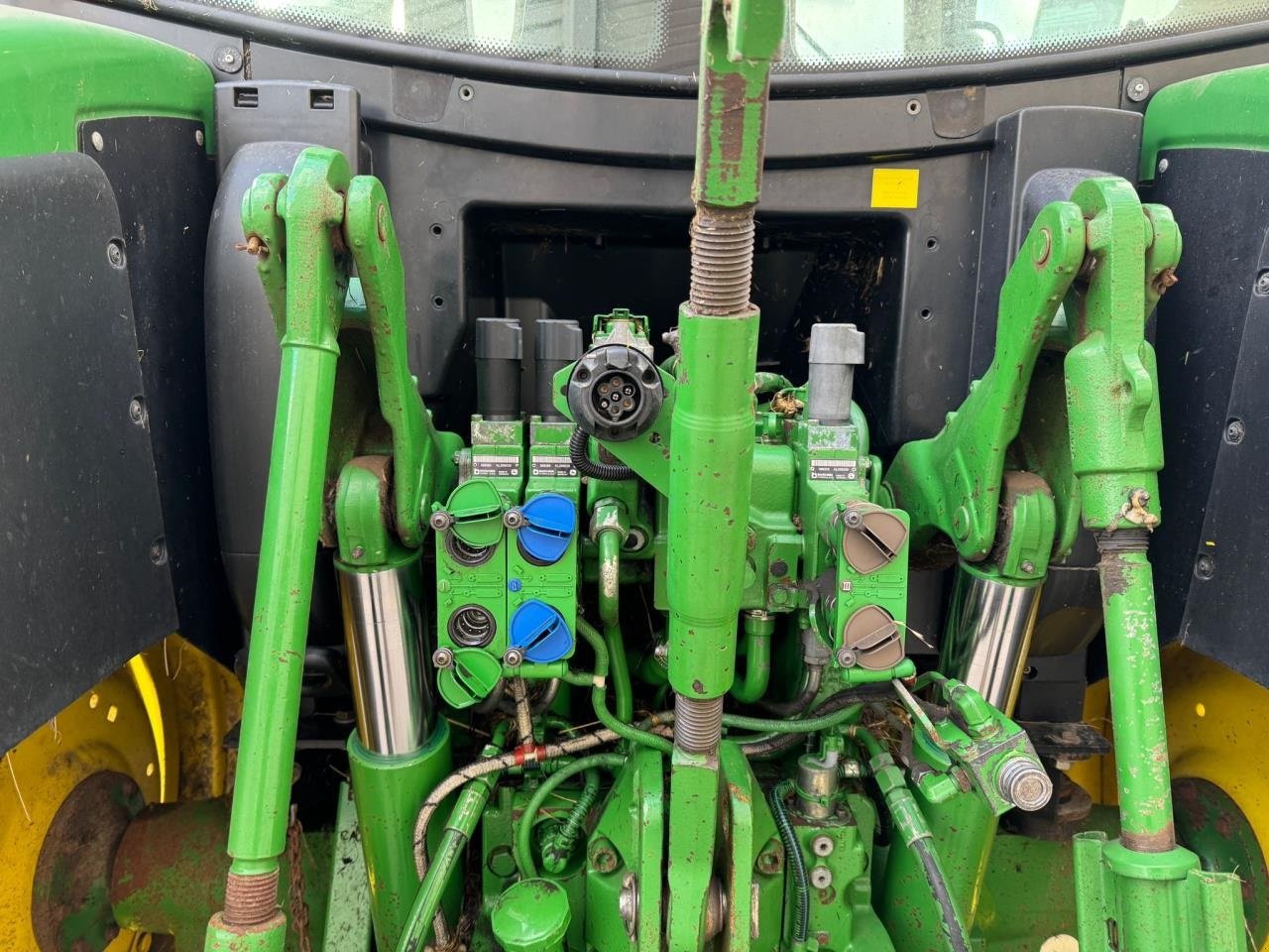 Traktor tipa John Deere 6115R MED FRONTLÆSSER, Gebrauchtmaschine u Trige (Slika 21)