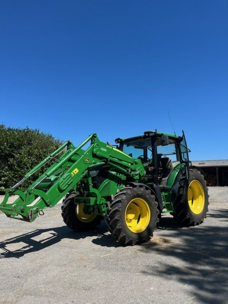 Traktor типа John Deere 6115R, Gebrauchtmaschine в SAINTENY (Фотография 1)
