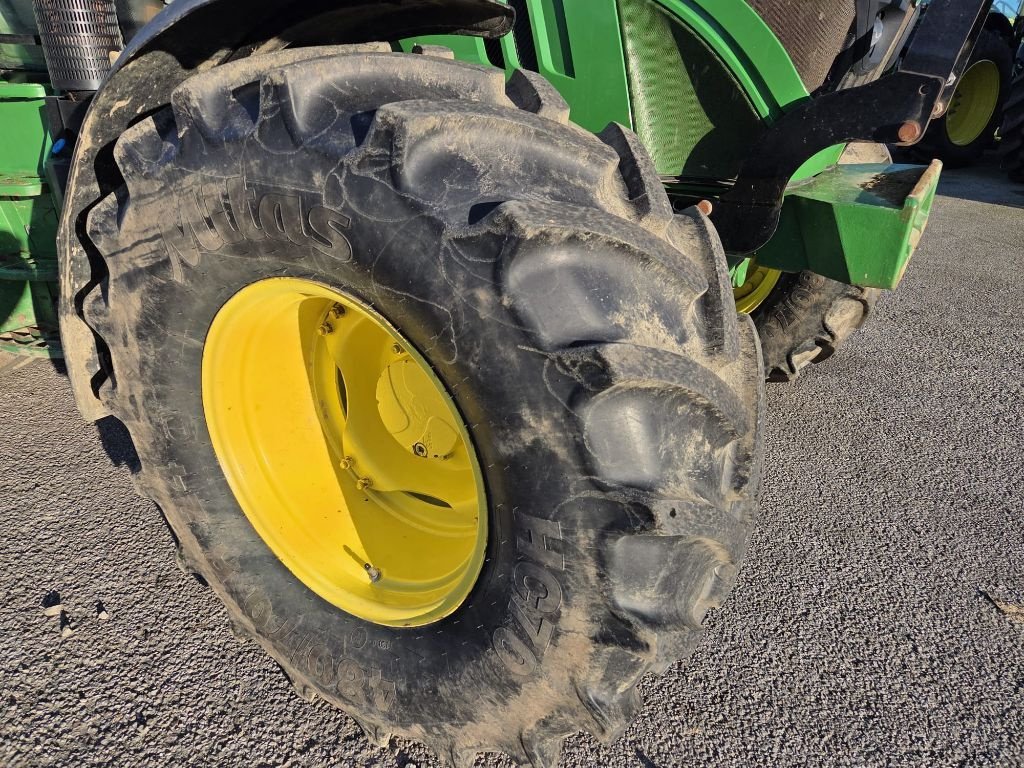 Traktor typu John Deere 6115R, Gebrauchtmaschine w SAINTENY (Zdjęcie 8)